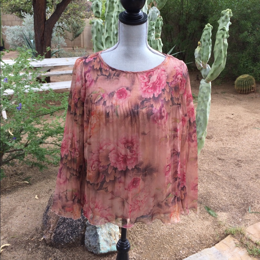 🌈 Kensie Bell Sleeve Top